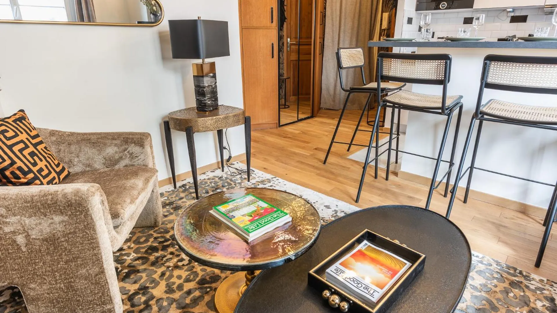 Cosy & Design Apartment 4 Guests - Eiffel Tower Paris France